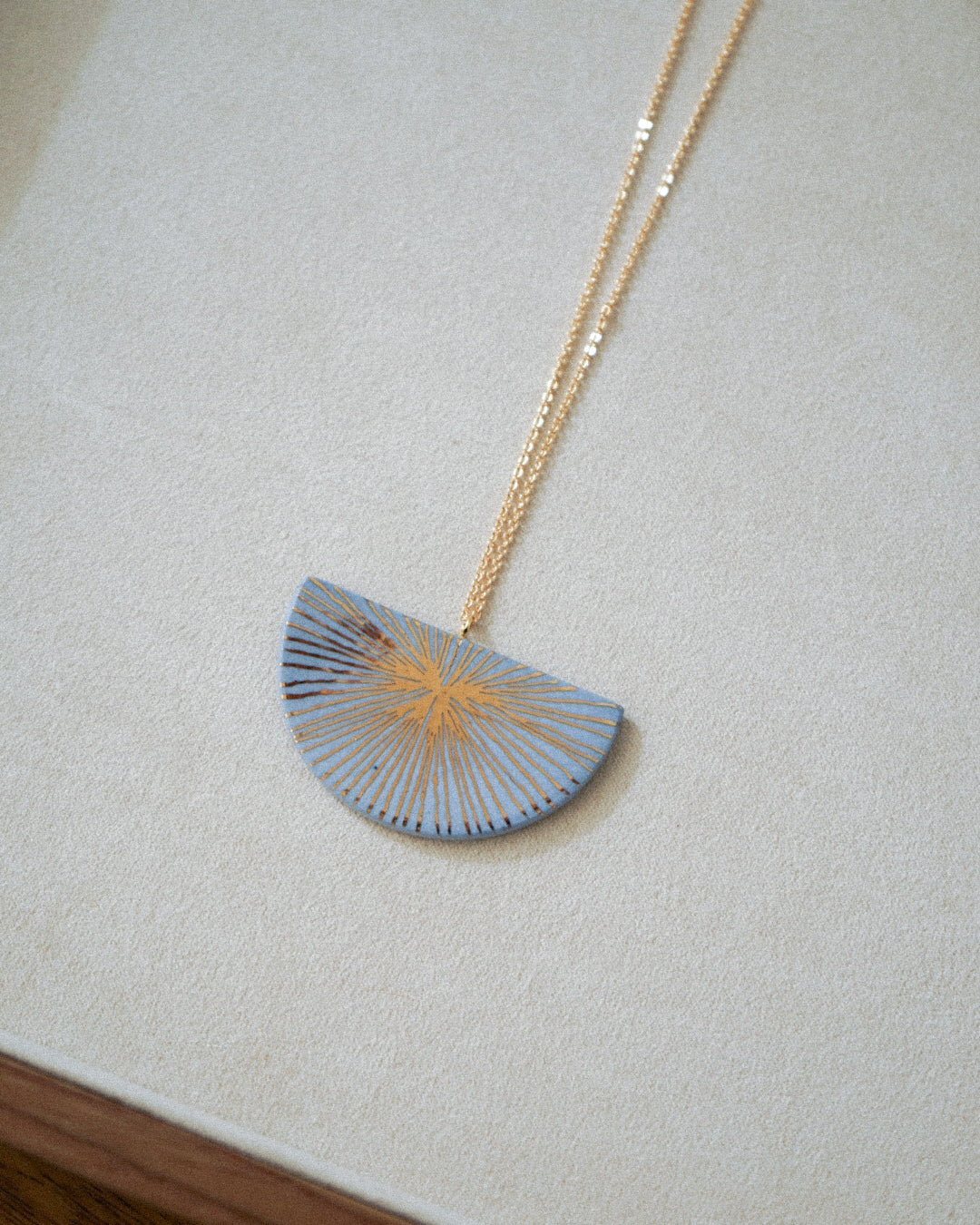 Fio Porcelana Meia Lua Azul