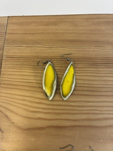 Brinco Ondulado Amarelo