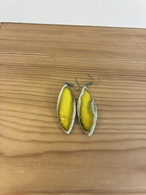 Brinco Ondulado Amarelo