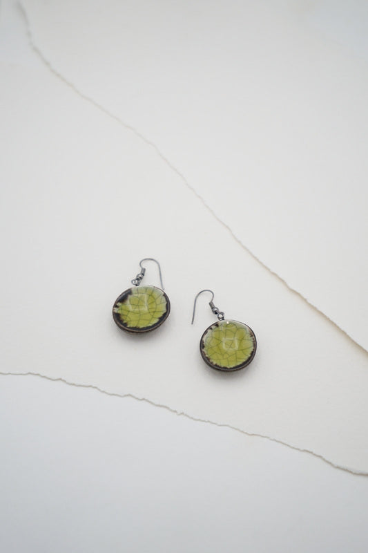 Concave Round Earring Lettuce Green